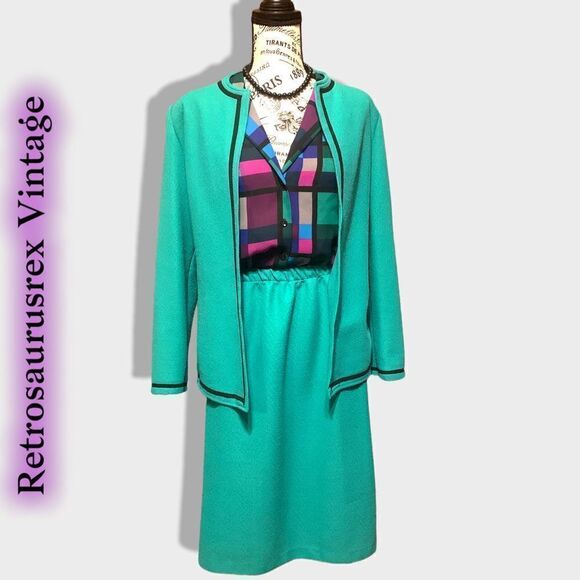 Vintage Power Suit - Picture 6 of 7